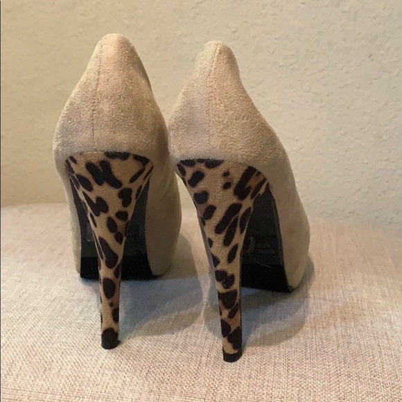 Women’s tan heels - Picture 3 of 3